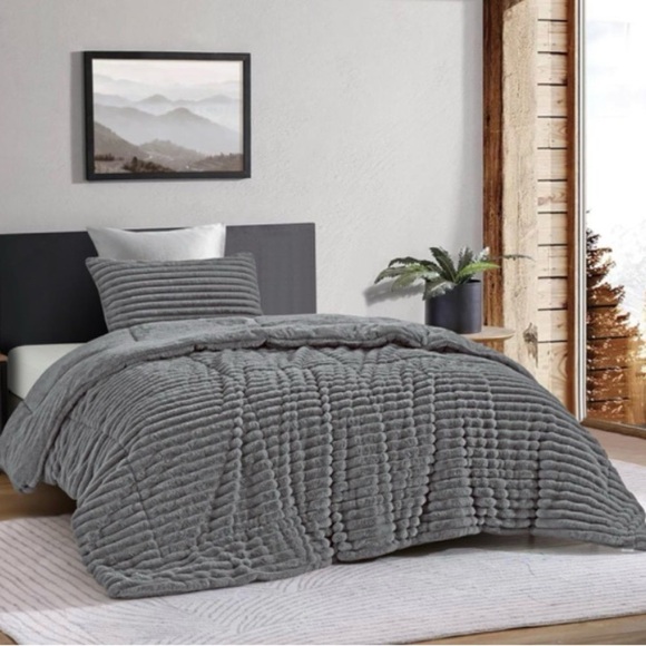 Luxurious Tan Quilted Bedding Set - Picture 2 of 6